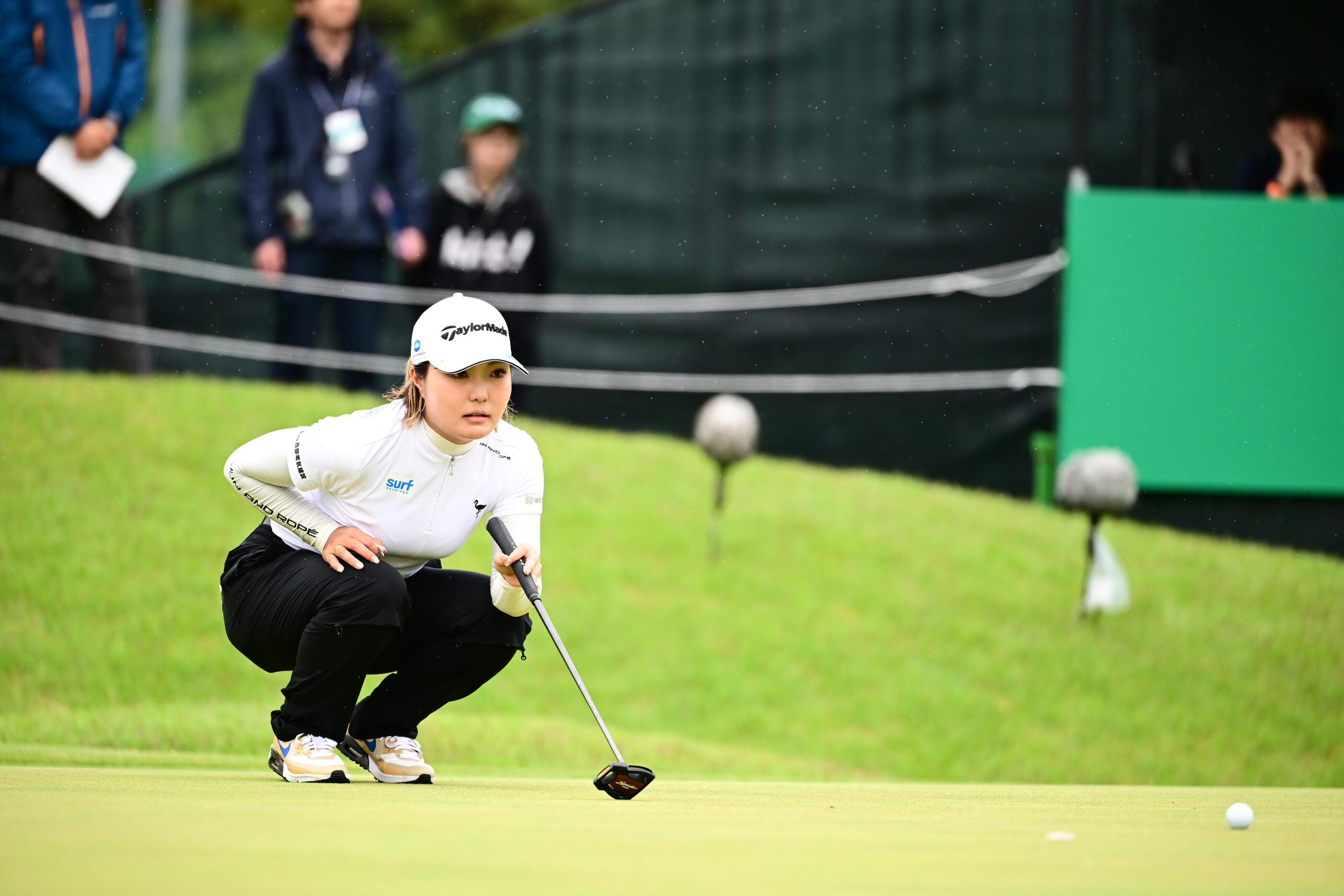 KIKUYO, JAPAN - APRIL 19: Sayaka Takahashi of Japan lines up a putt on the 18th green during the final round of KKTcup VANTELIN Ladies Open at Kumamoto Kuko Country Club on April 19, 2026 in Kikuyo, Kumamoto, Japan. (Photo by Atsushi Tomura/Getty Images)