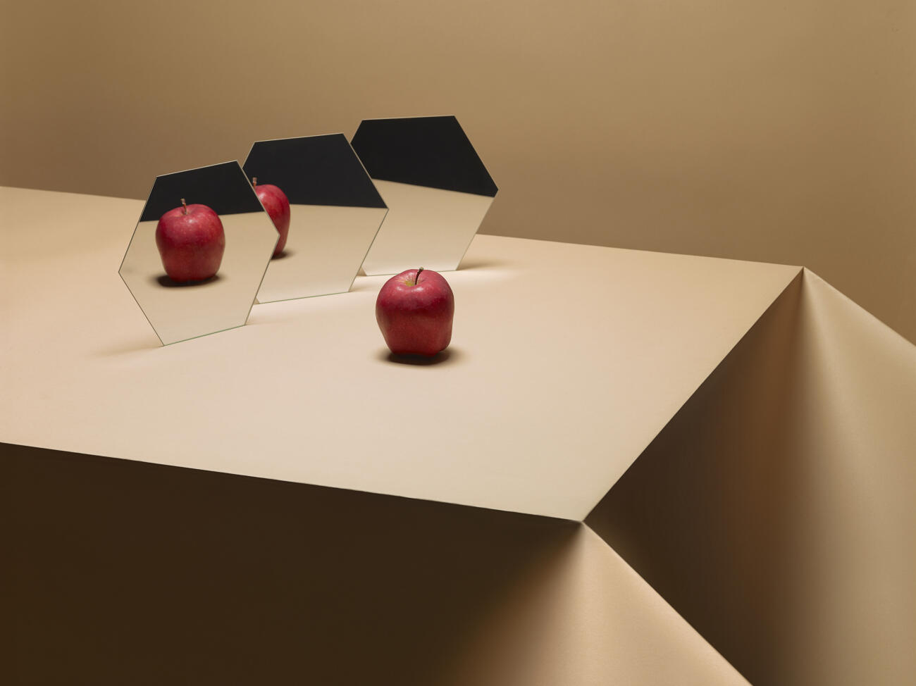 One Apple on table with mirrors