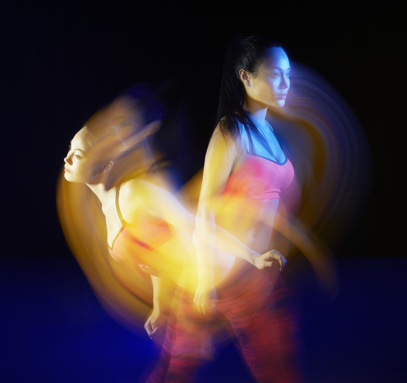 sportvrouw die traint met bewegingsonscherpte
