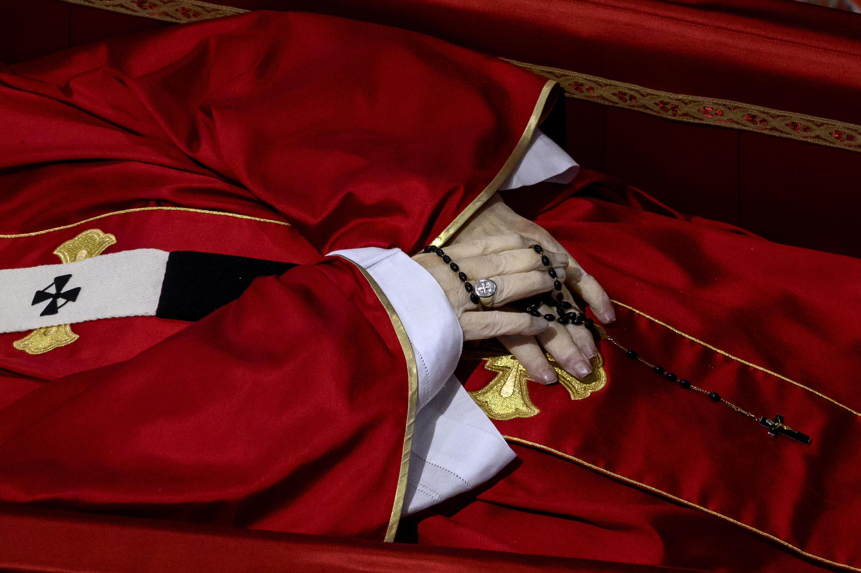 VATICAN CITY, VATICAN - APRIL 24: (EDITORS NOTE: Image depicts death) The body of Pope Francis lies in state inside St Peter's Basilica, on April 24, 2025 in Vatican City, Vatican. On the fourth day since his death was announced by the Vatican, the body of Pope Francis lies in state in a simple wooden coffin at the Basilica St Peter. His funeral will be held on Saturday, 26th April 2025. (Photo by Antonio Masiello/Getty Images)