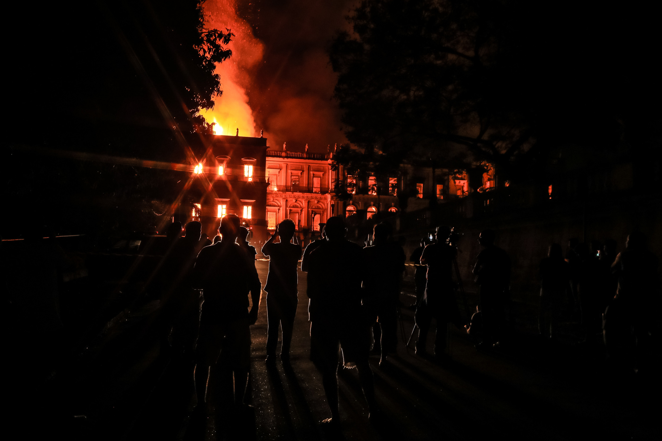 RIO DE JANEIRO, BRAZIL - SEPTEMBER 02: A fire burns at the National Museum of Brazil on September 2, 2018 in Rio de Janeiro, Brazil. The museum, which is tied to the Rio de Janeiro federal university and the Education Ministry, was founded in 1818 by King John VI of Portugal. It houses several landmark collections including Egyptian artefacts and the oldest human fossil found in Brazil.  Its collection include more than 20 million items ranging from archaeological findings to historical memorabilia. (Photo by Buda Mendes/Getty Images)