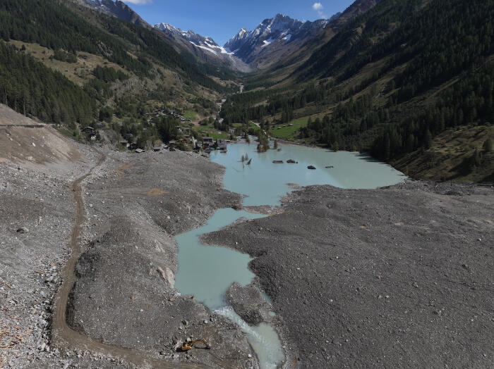 Scientists Analyze Deposit of Blatten Landslide